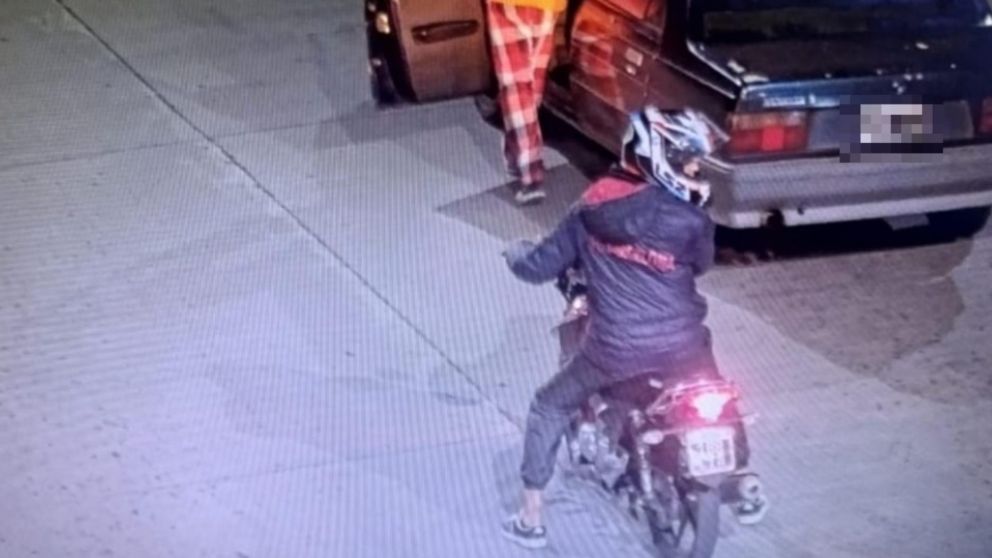 Así fugaron los criminales, llevándose el motovehículo del muchacho.