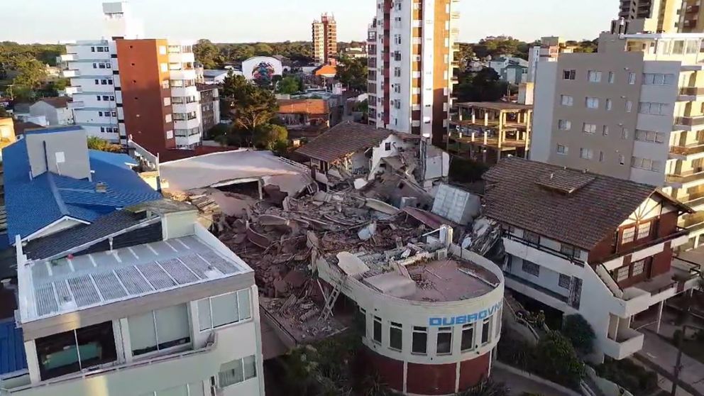 Rescate a contrarreloj en Villa Gesell: cómo buscan sobrevivientes entre los escombros del derrumbe