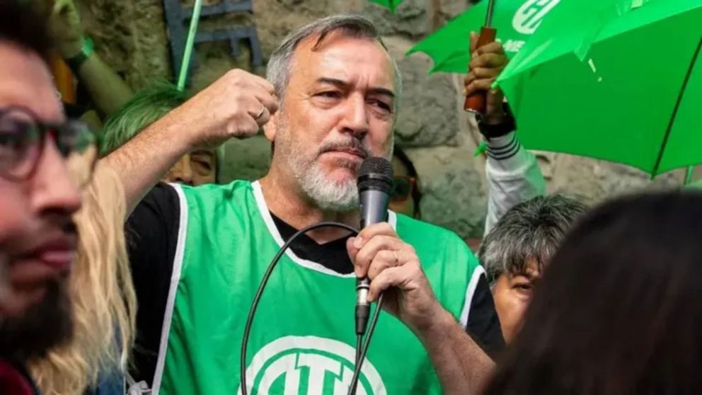 El secretario general de ATE, Rodolfo Aguiar, fue uno de los primeros en cuestionar la medida anunciada por el Gobierno.