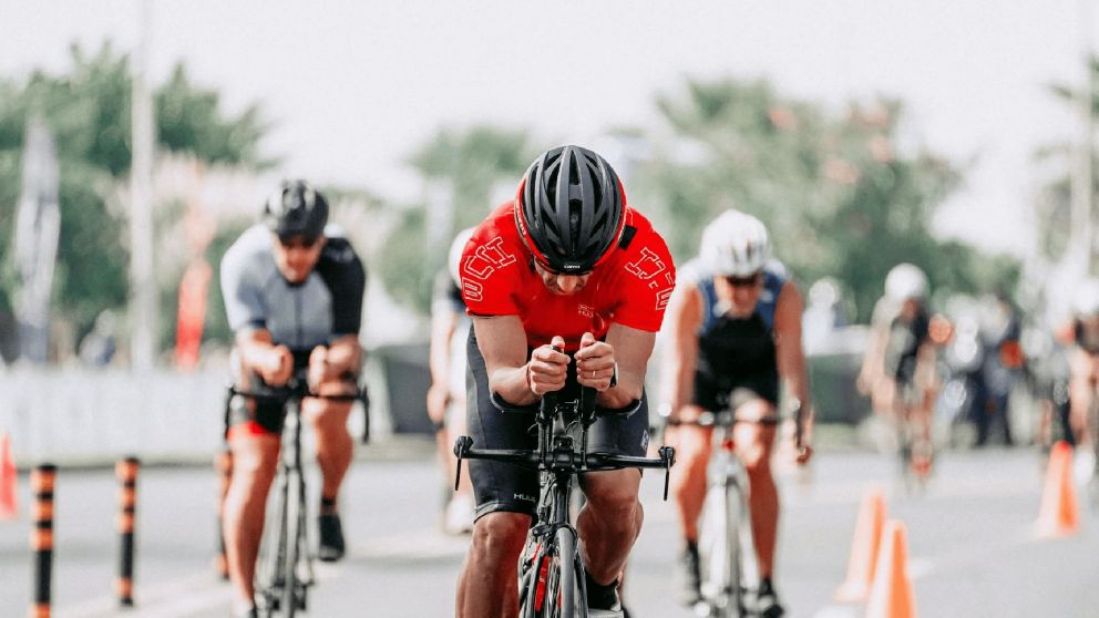 Encontrá los 2 errores en la imagen de los ciclistas: solo tenés 7 segundos para superar este reto visual.