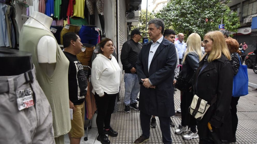 Macri recorrió Once a un mes del desalojo de los manteros.