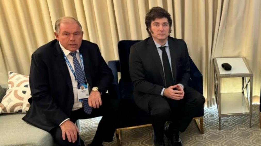 Asume el nuevo canciller, Gerardo Werthein, y Javier Milei le toma juramento en Casa Rosada.