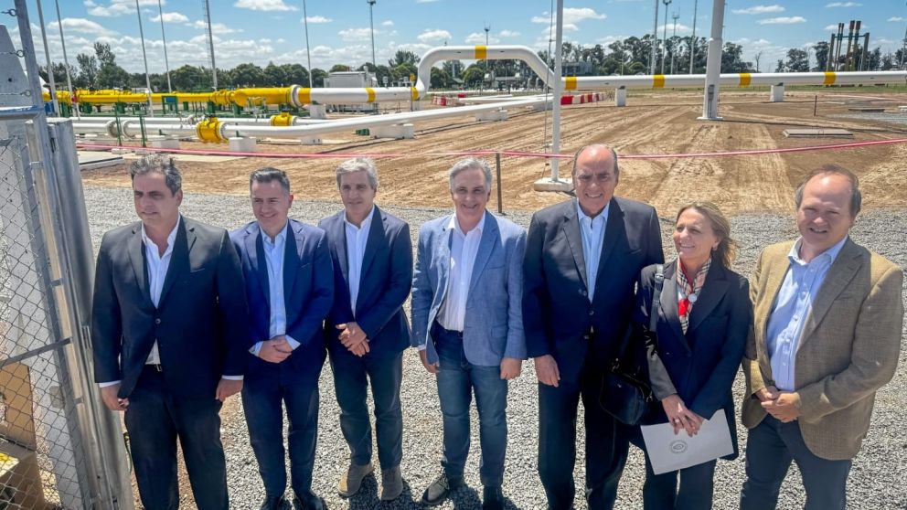 Guillermo Francos y Luis Caputo encabezaron la inauguración de la reversión del Gasoducto Norte.