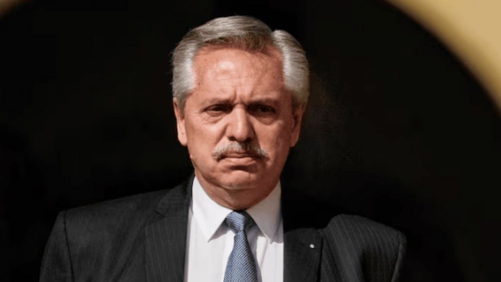 Alberto Fernández admitió tener videos íntimos en su celular y que él se lo entregó a su hijo menor