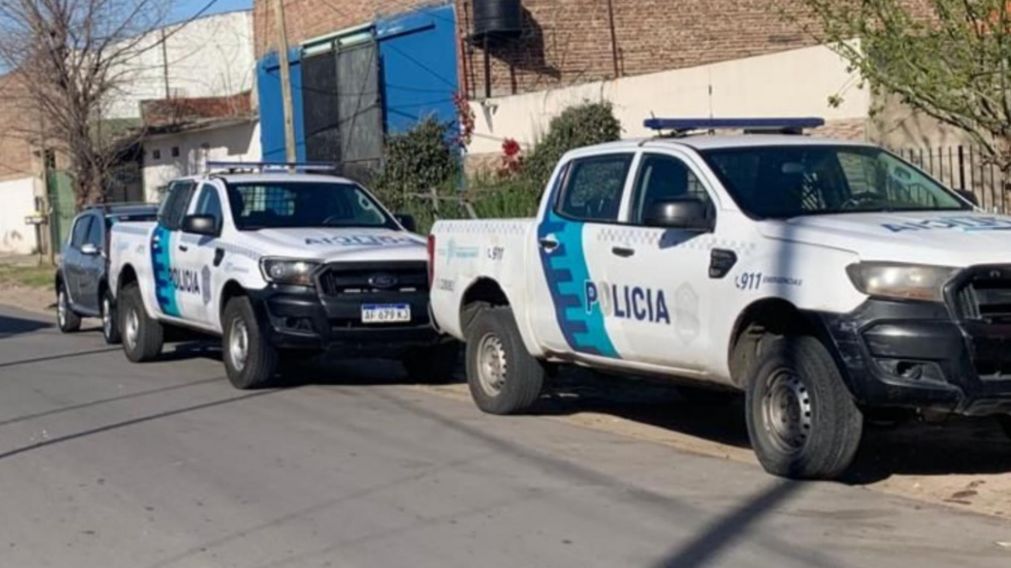 Los policías se apersonaron en el lugar del extraño episodio.