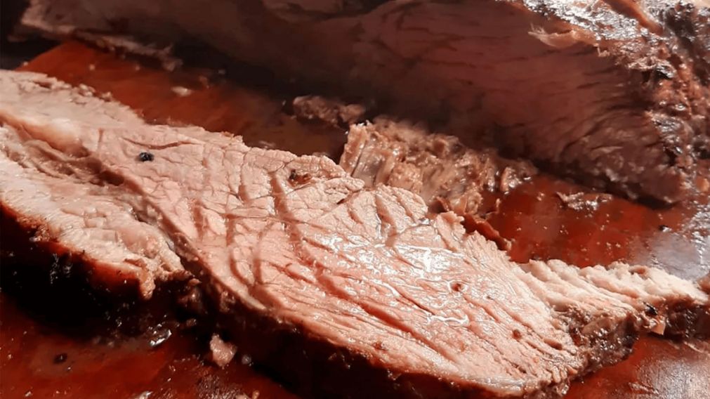El corte de carne desconocido que sale una "manteca" a la parrilla y es tendencia como alternativa económica al vacío.