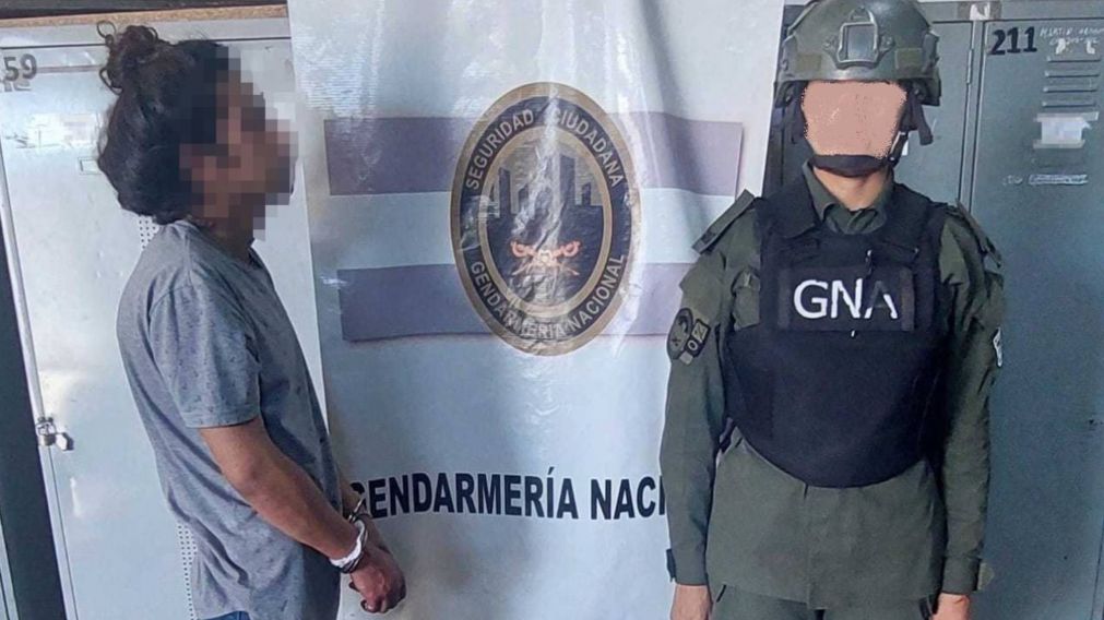 Tras pasamanos entre dos personas, cayó un hombre con 500 dosis de pasta base