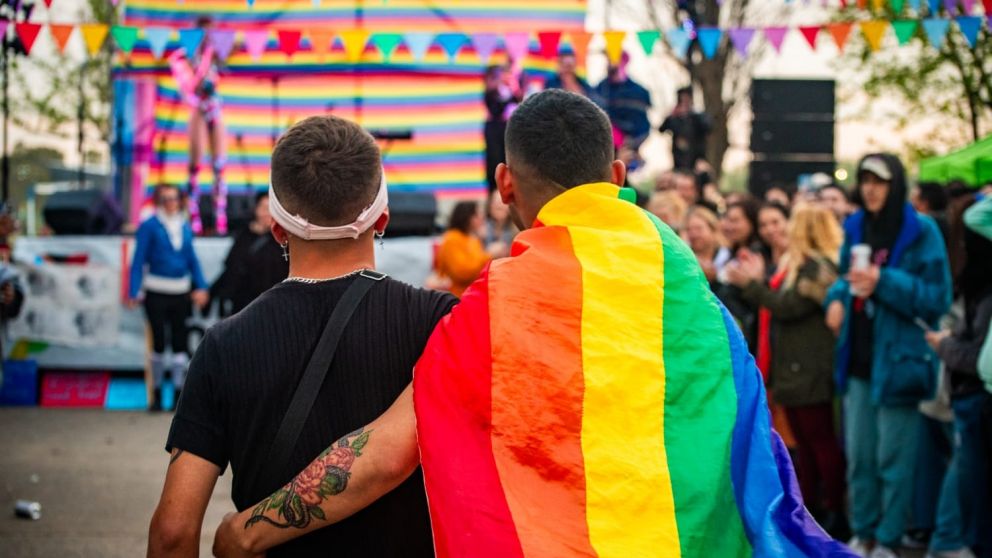 Con feria de emprendedores y shows en vivo, la jornada busca visibilizar a la comunidad LGBTIQ+ y defender sus derechos.