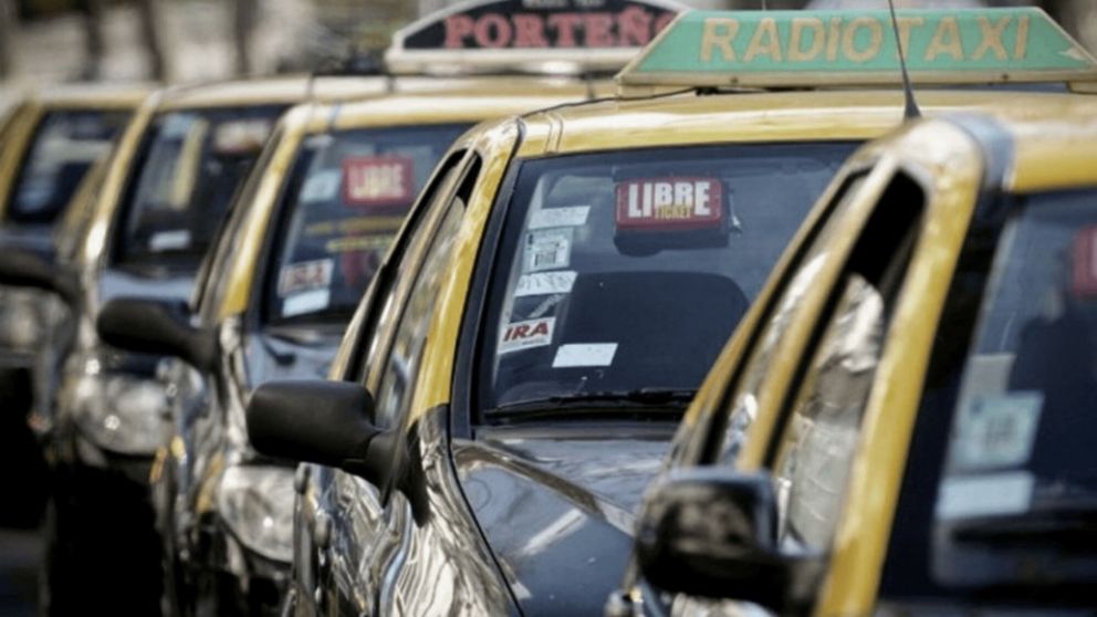 Taxistas alertan que los viajes cayeron un 50% (Télam/Archivo).
