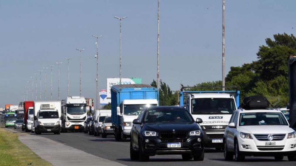 El Gobierno dispuso la derogación de la cédula azul para conducir vehículos en el país en mayo último (Archivo).