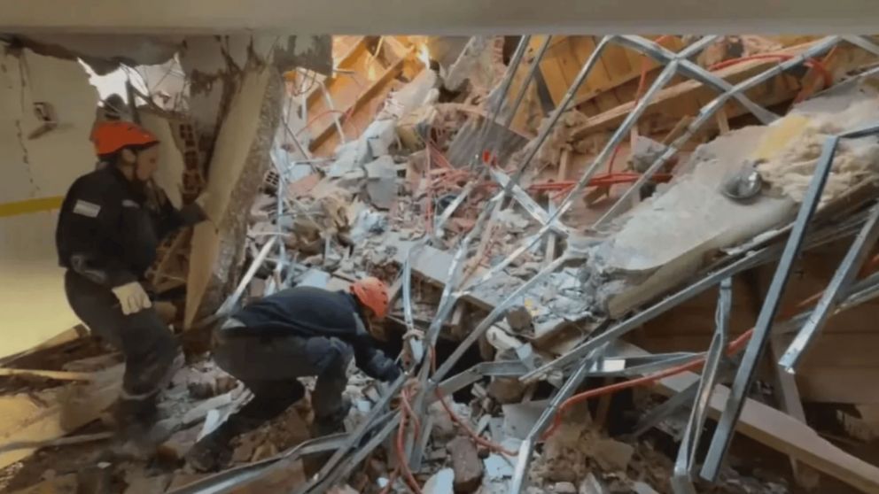Los bomberos encontraron a una persona sin vida.