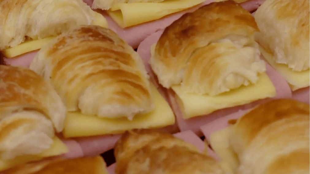Mini sacramentos con masa de tarta: Una receta económica, fácil y sabrosa para la picada (Imagen ilustrativa)
