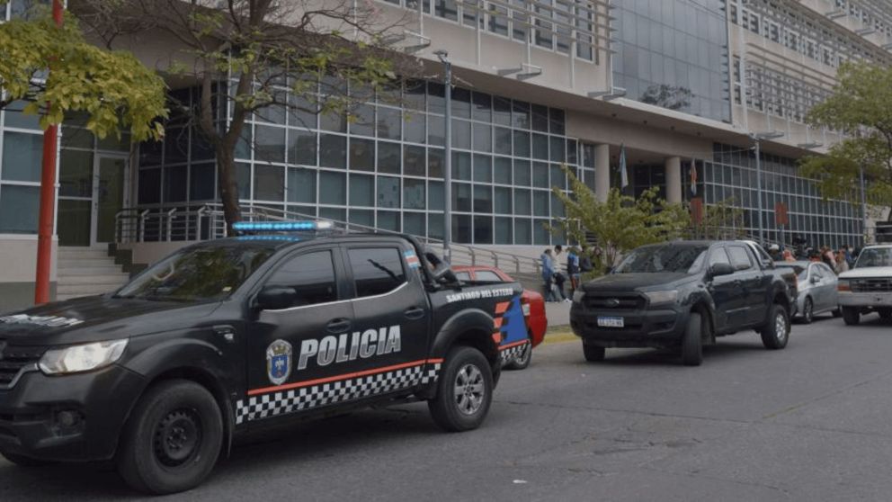 Juzgan a un hombre por el abuso de sus hijas mellizas.