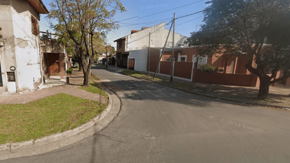 En esta esquina sucedió el violento intento de robo a un remisero (Google Maps).