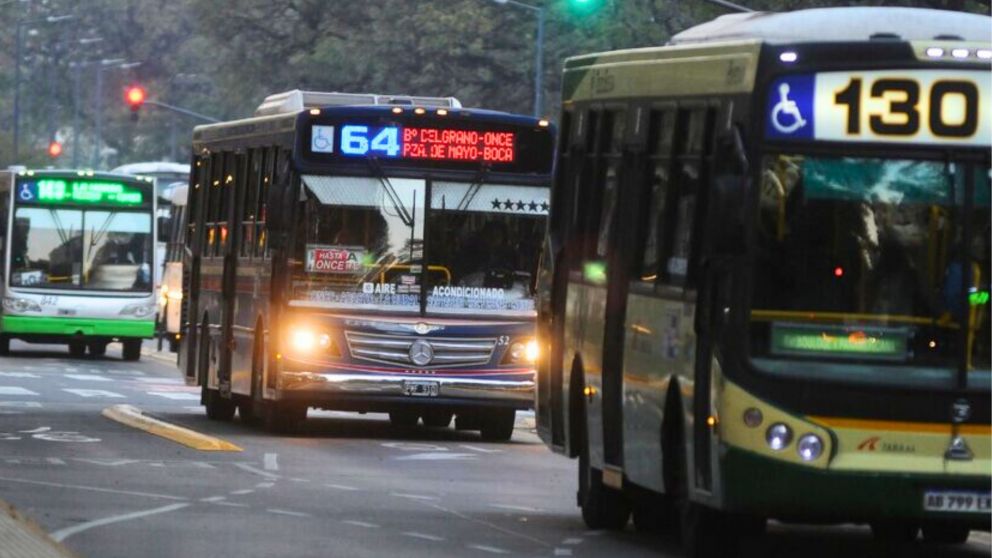 Cuándo está convocado el paro de colectivos que el gobierno intenta desactivar.