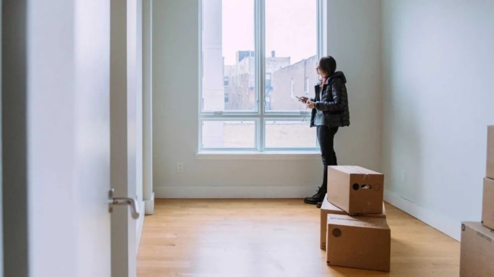 Cada vez más jóvenes necesitan ayuda de sus padres para poder alquilar.