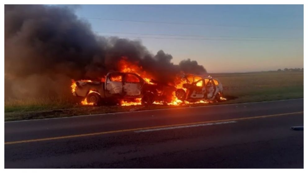 Dos muertos tras un choque que desat� un incendio sobre una ruta bonaerense (Redes).