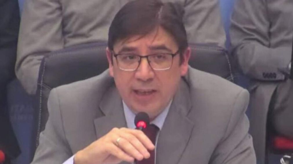 Alejandro Alvarez: "No hubo recorte de salarios, hubo una actualización salarial que no siguió la inflación".