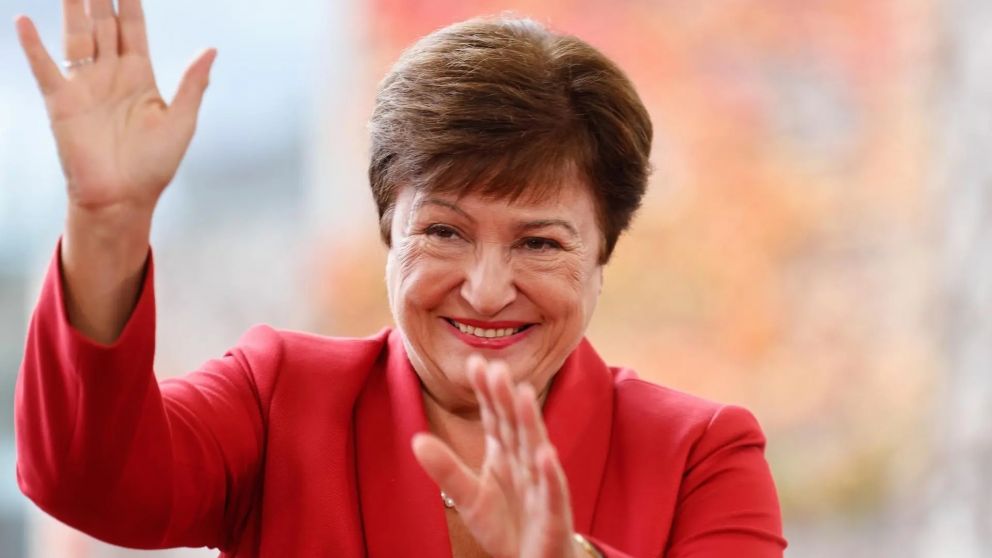Kristalina Georgieva, directora del FMI, felicitó a Luis Caputo por su gestión en el Gobierno.