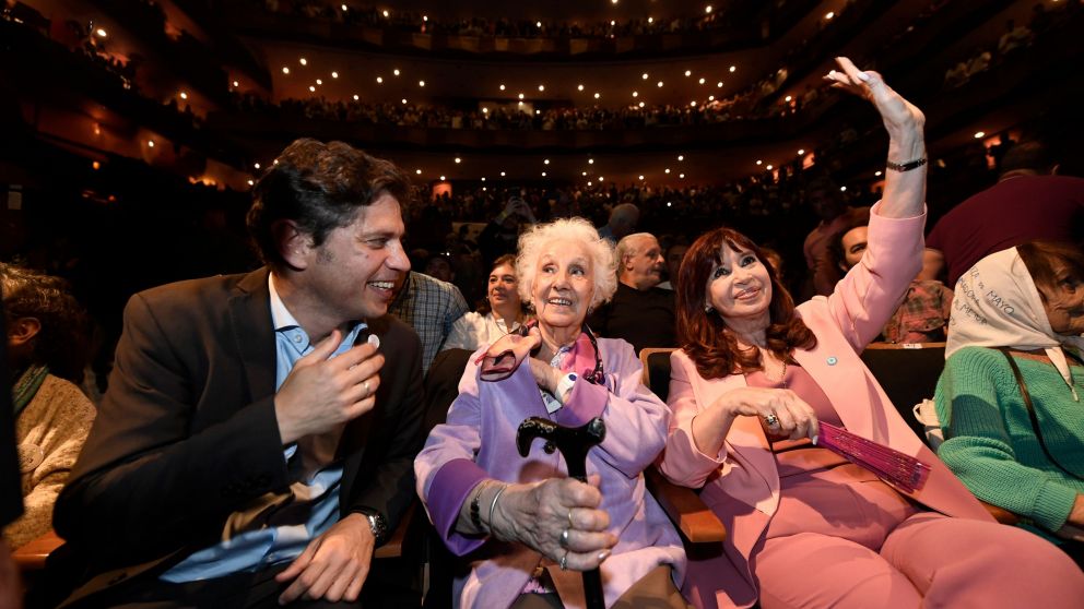Axel Kicillof y Cristina Kirchner acompañaron a Estela de Carlotto en el acto de conmemoración por los 47 años de Abuelas de Plaza de Mayo.