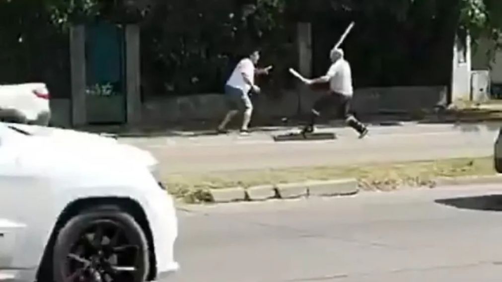 La pelea de tránsito escaló en violencia al punto de llegar a un ataque salvaje.