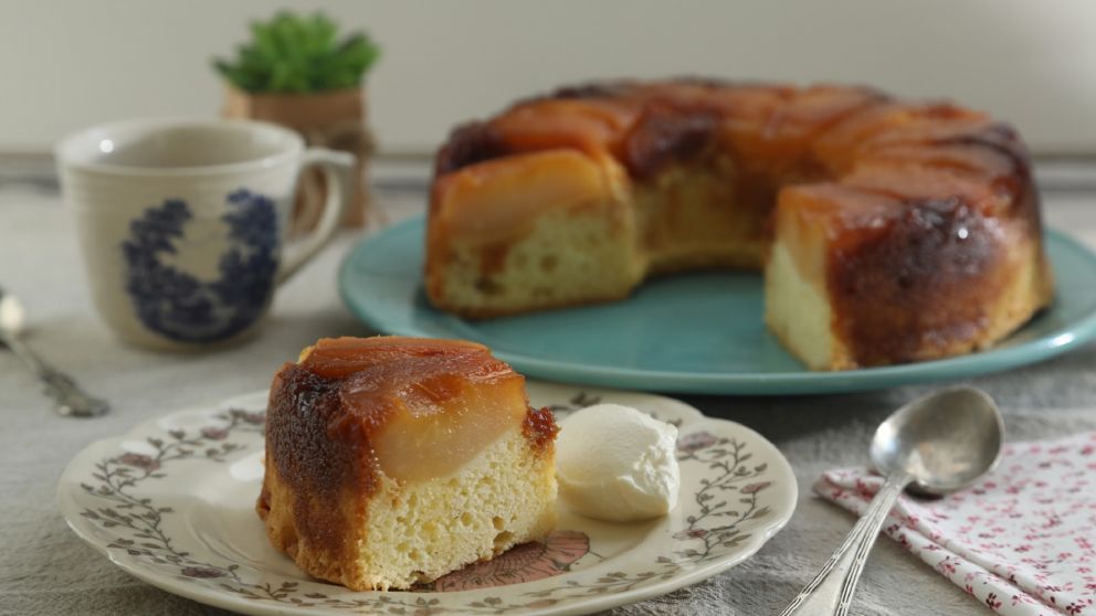 Torta invertida de peras: receta fácil y tentadora, ideal para los "dulceros".
