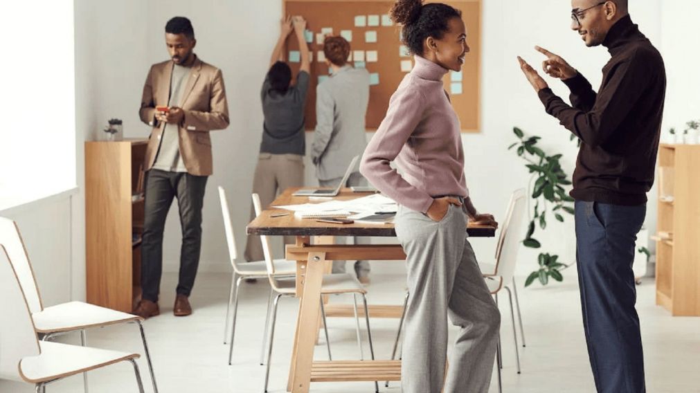Este reto visual te desafía a identificar quién es el jefe de la oficina en solo 5 segundos, ¿te animás?