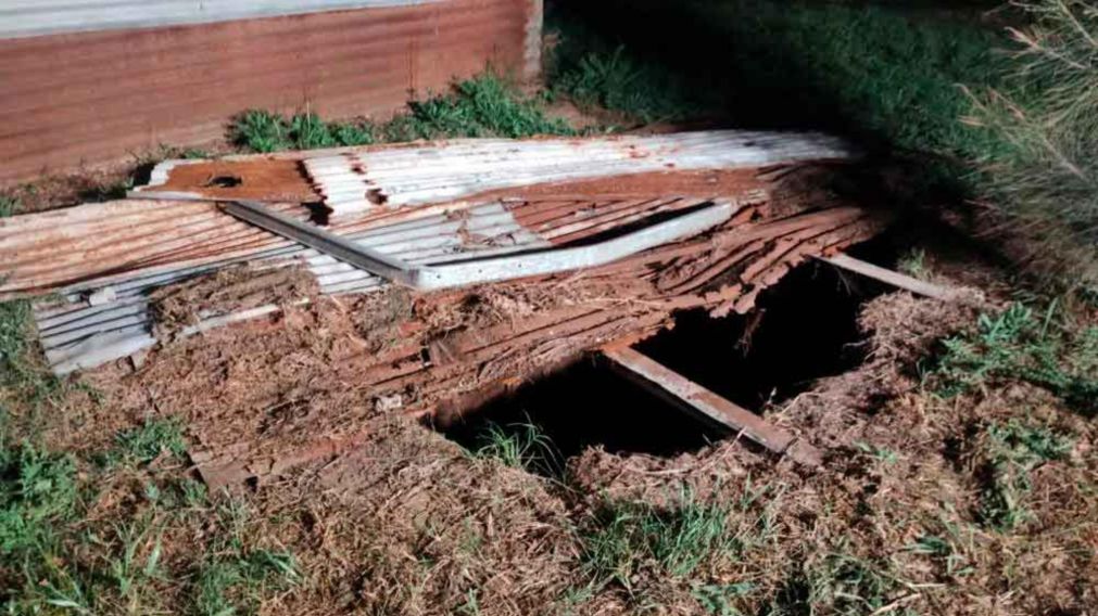 Ac�, en este pozo de ba�o, fue encontrado el cuerpo de Roberto Guardia. Cr�dito: De Chivilcoy.