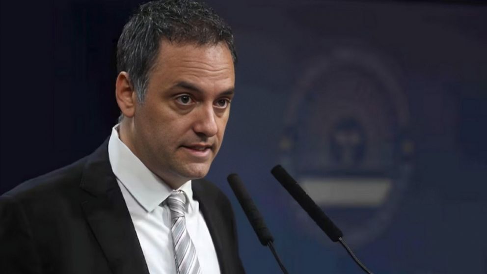 Adorni anunció los cambios en conferencia de prensa