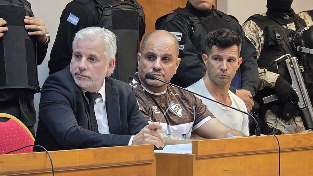 Leonardo Cositorto llegó al juicio en Corrientes con chaleco antibalas y camiseta de Platense