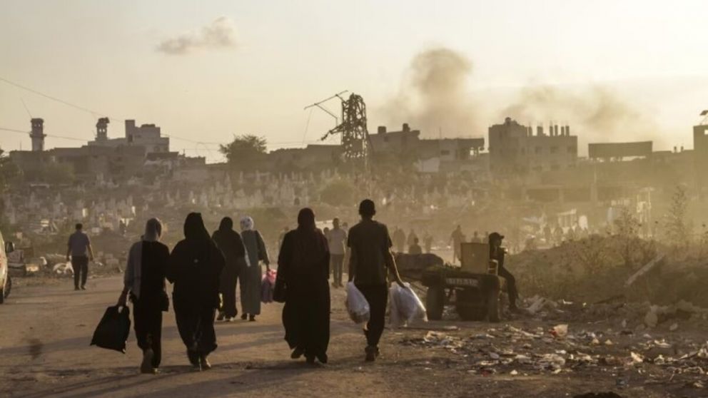 Tras el ataque, los refugiados se fueron a otro lugar más seguro (Twitter).