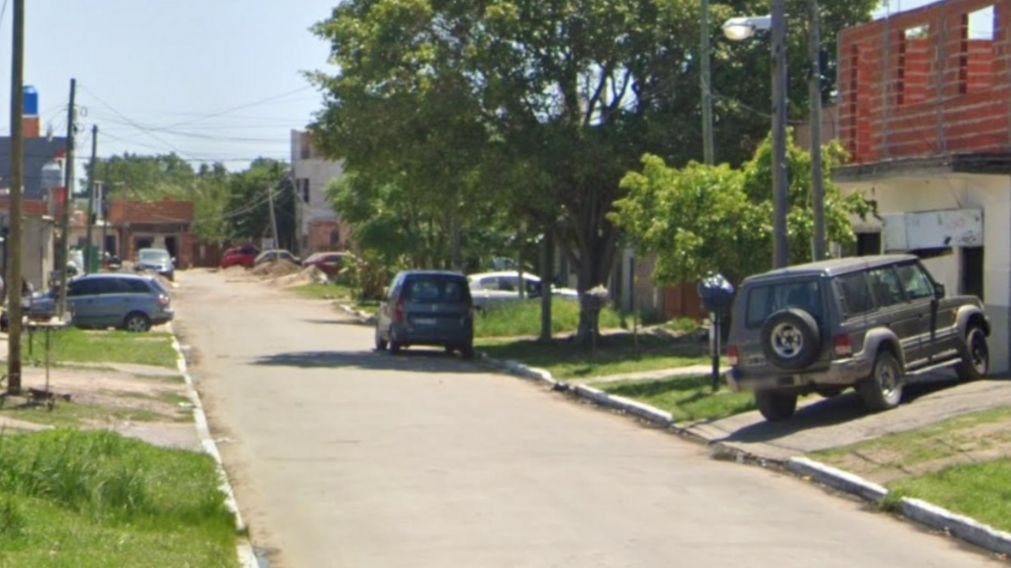 Acá, en este vecindario, se descubrió el homicidio del individuo.
