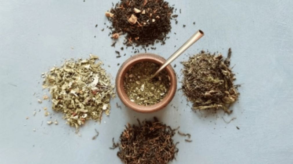 Tomá nota: Las hierbas que tenés que usar para preparar un mate más saludable y evitar la acidez o hinchazón (Imagen ilustrativa)