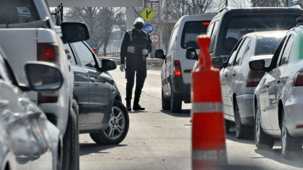 La policía busca la camioneta robada.