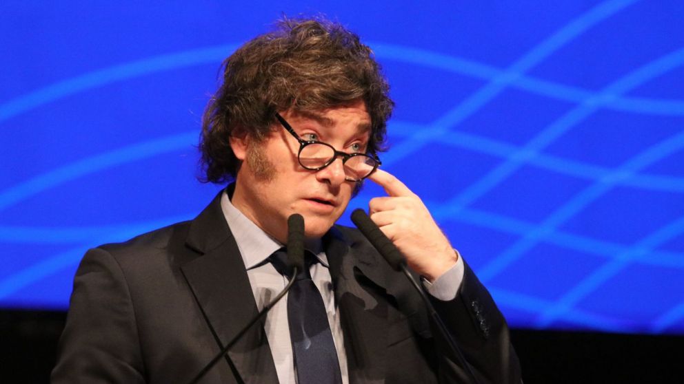 Javier Milei arremetió contra Cristina Kirchner y Axel Kicillof.