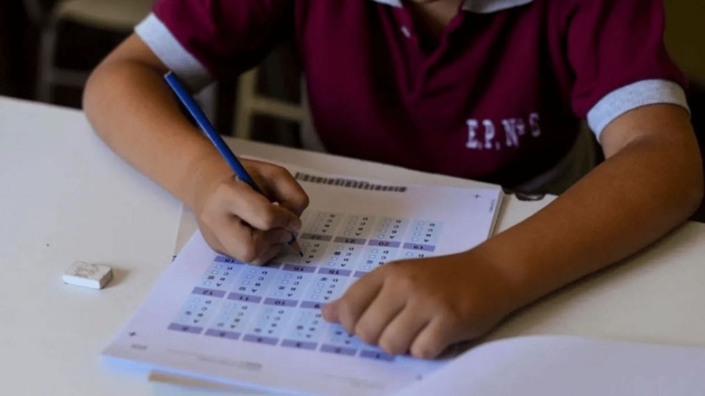 La evaluación, indicaron las autoridades educativas, no implicará la suspensión de clases.