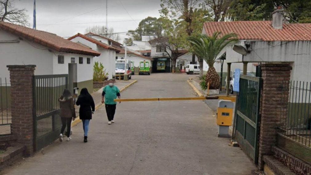 El teniente V�ctor Hugo Leces fue atendido por m�dicos en este hospital.