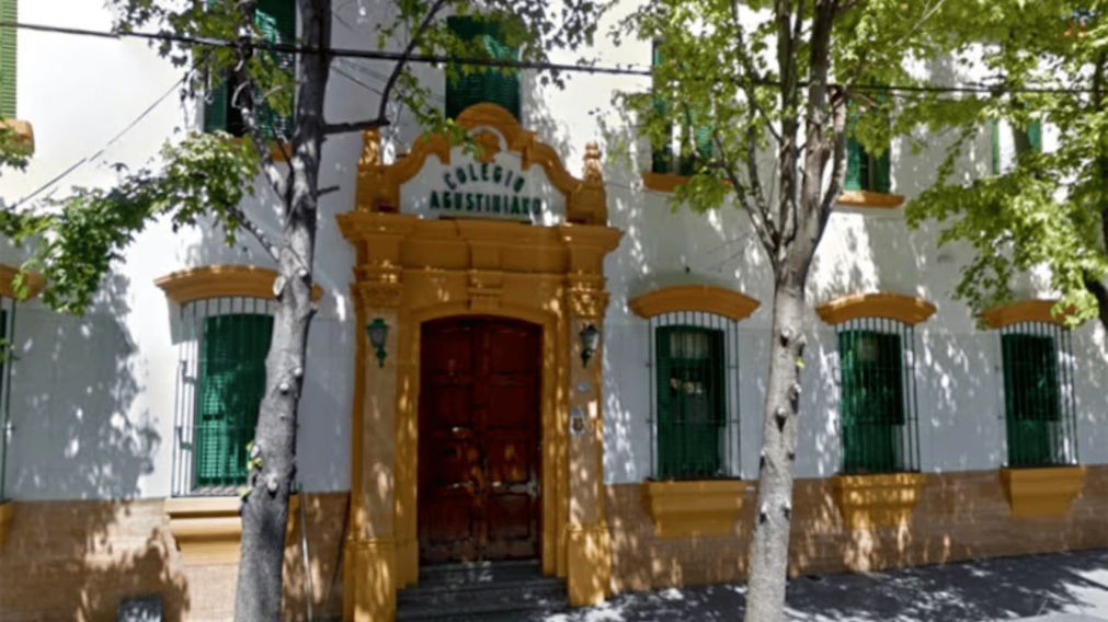 Un alumno fue denunciado por un grupo de padres y madres por vender fotos falsas de sus compañeras de clase desnudas creadas con IA.