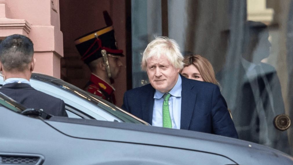 Javier Milei recibió a Boris Johnson en la Casa Rosada y habrían hablado de Mick Jagger y los Rolling Stone.