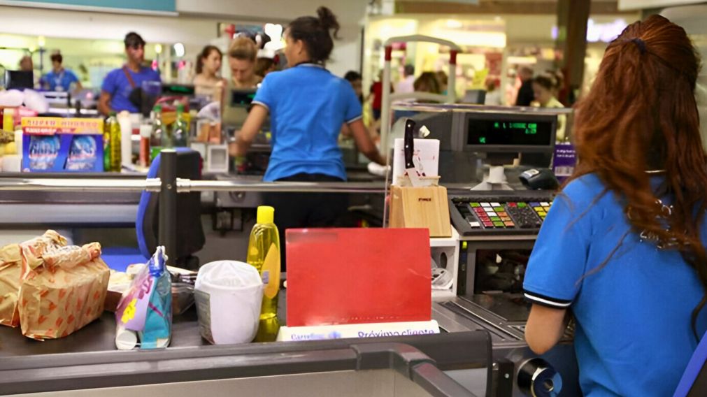 El nuevo acuerdo paritario del sector del comercio establece un aumento salarial del 8% para octubre, ajustando nuevamente los sueldos básicos (Imagen ilustrativa).