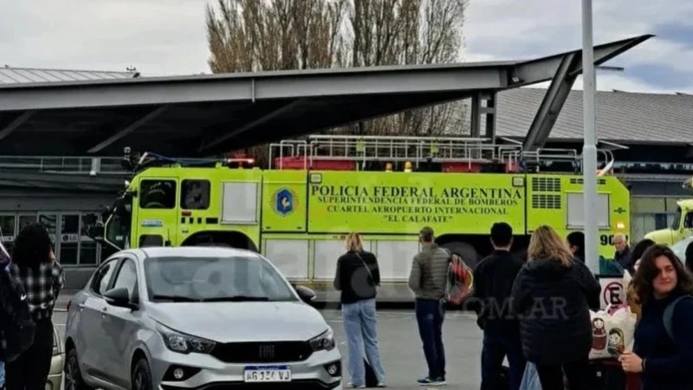 m�s de 200 personas fueron evacuadas del Aeropuerto Internacional Comandante Armando Tola de El Calafate,