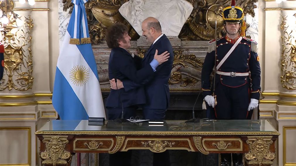 Milei y Sturzenegger avanzan con la reglamentaci�n del cap�tulo laboral de la Ley Bases.