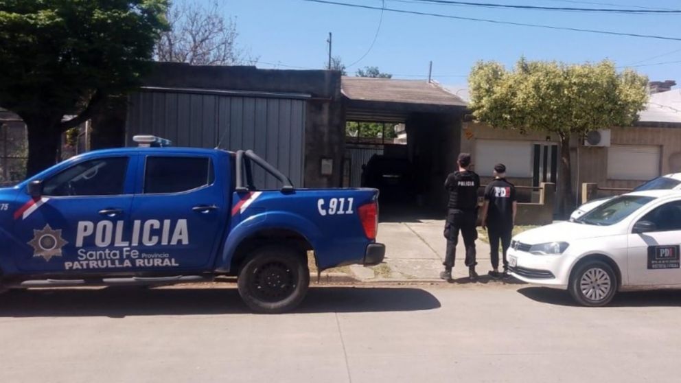 El allanamiento tuvo lugar en una vivienda de barrio Alberdi donde vive Santis, la cara visible del presunto esquema piramidal.