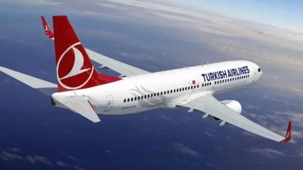 La tripulaci�n del vuelo intent� reanimarlo sin �xito, por lo que decidieron realizar un aterrizaje de emergencia en Nueva York.