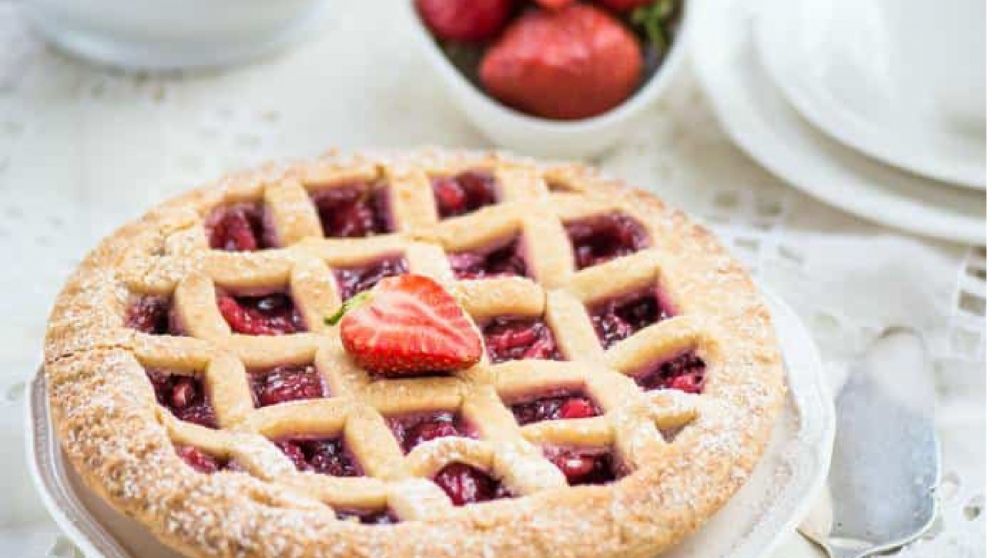 Receta de pastafrola de frutillas para una merienda primaveral: Aprovechá que están baratas (Imagen ilustrativa)