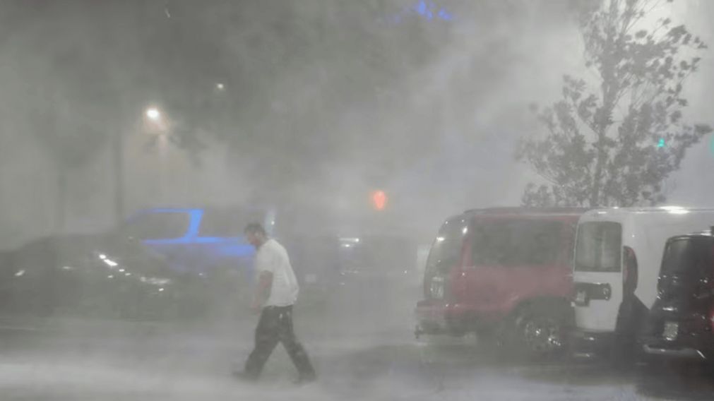 Las primeras imágenes de los daños que causó el huracán Milton en su paso por Florida (Imagen AP/LaPresse).