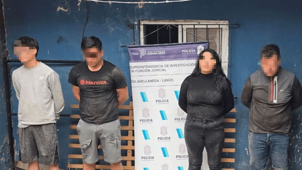 Los detenidos son tres hombres y una mujer.