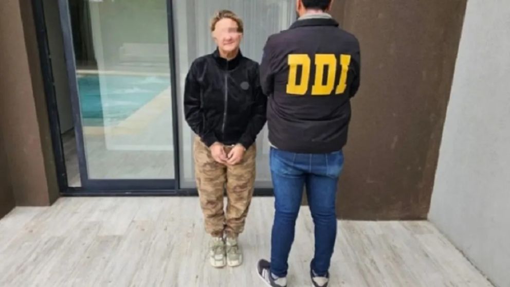 La acusada fue arrestada en su residencia.