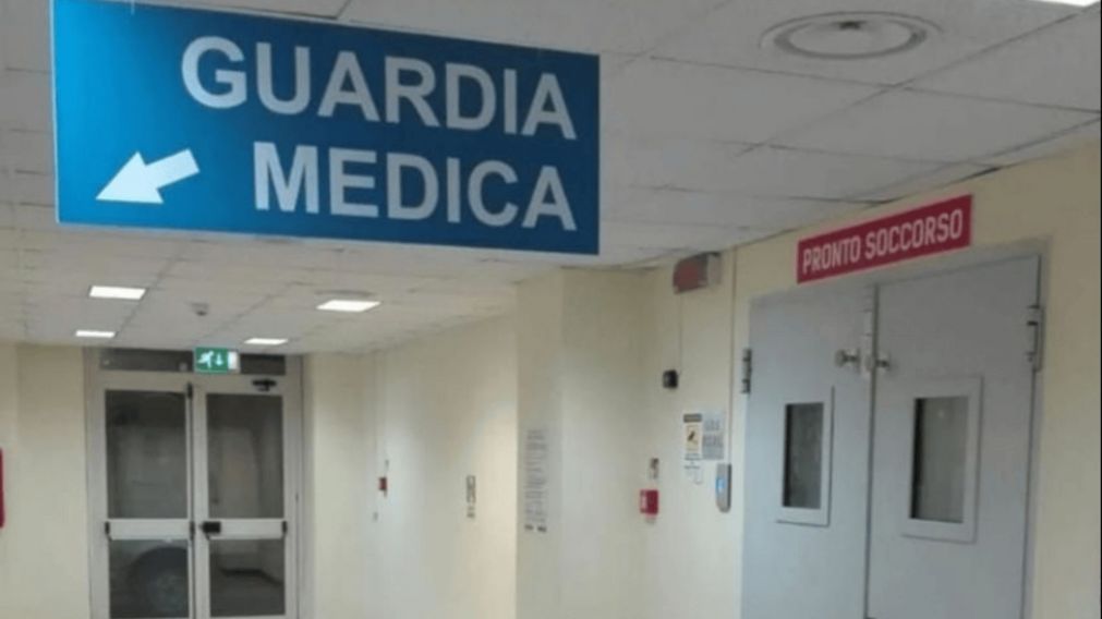 Los padres del adolescente los llevaron de urgencia para que se atendido por los médicos.