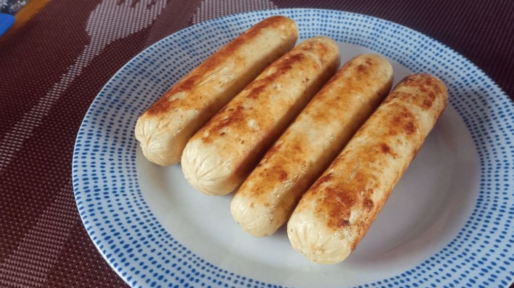 Salchichas de pollo caseras: Una receta barata y deliciosa que te salvará el almuerzo y las picadas (Imagen ilustrativa)